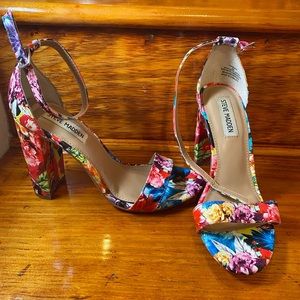 Steve Madden Multi Floral 4 inch Ankle Strap Heels (Size 7)